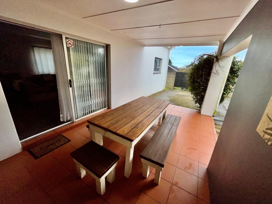 To Let 2 Bedroom Property for Rent in Beacon Bay Eastern Cape